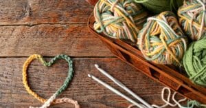 Garn og strikkepinde